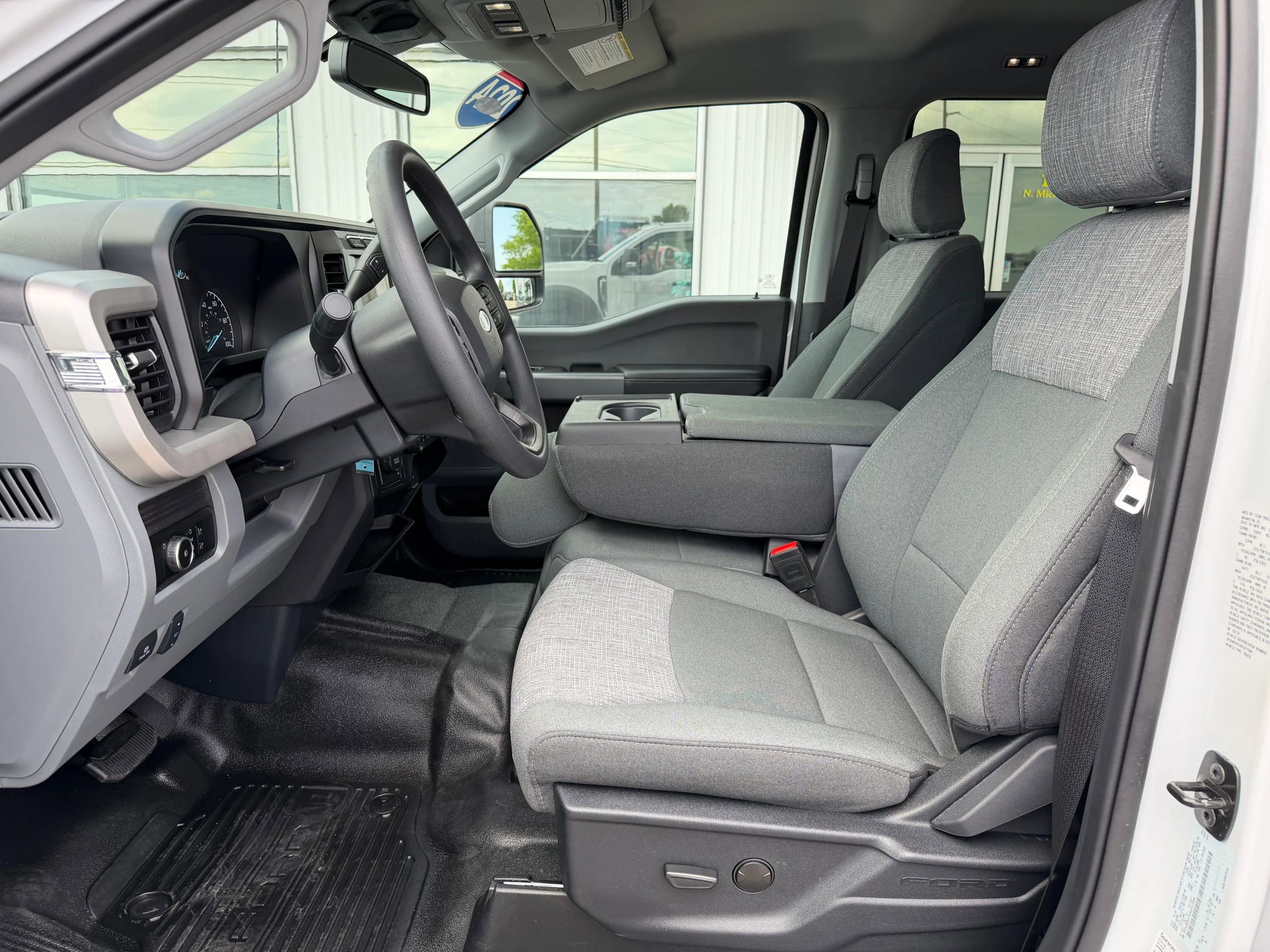 Used 2024 Ford F550 4x4 Crew Cab Super Duty w/ XLT Value Package image 11