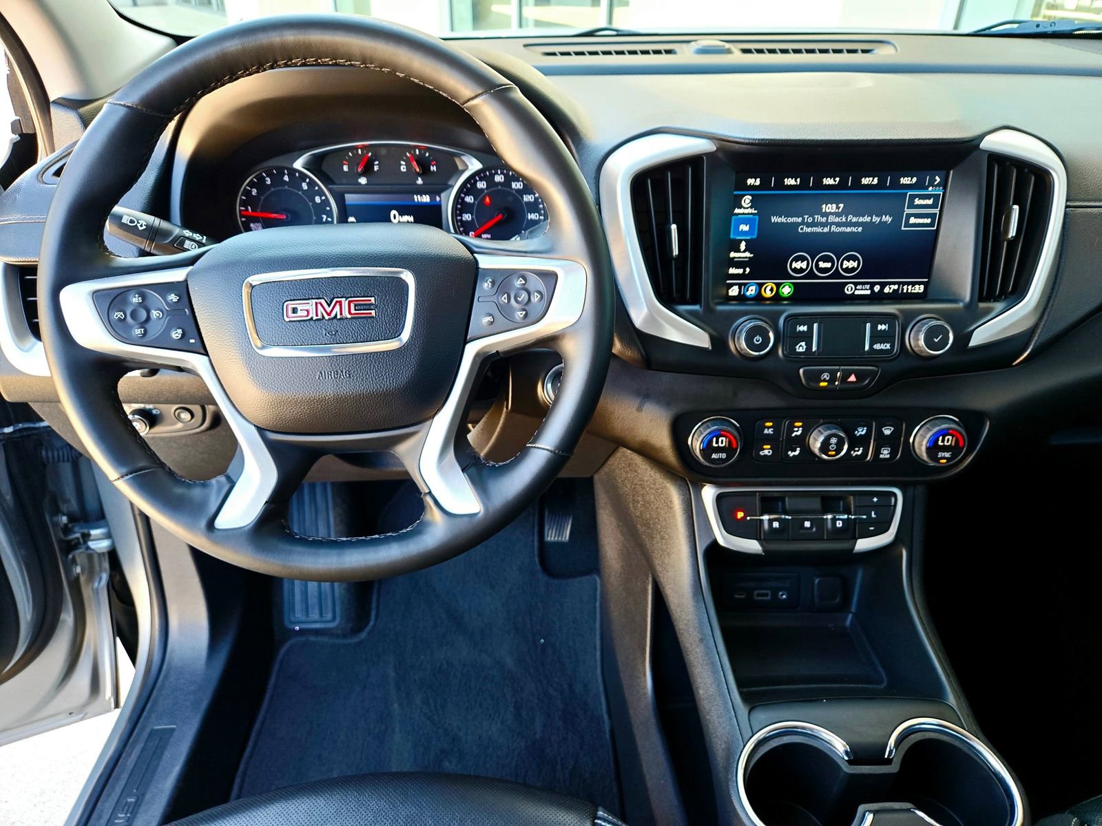 Used 2023 GMC Terrain SLT image 9
