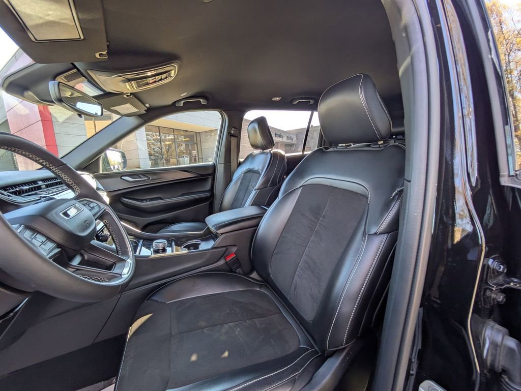 Used 2024 Jeep Grand Cherokee L Laredo image 24