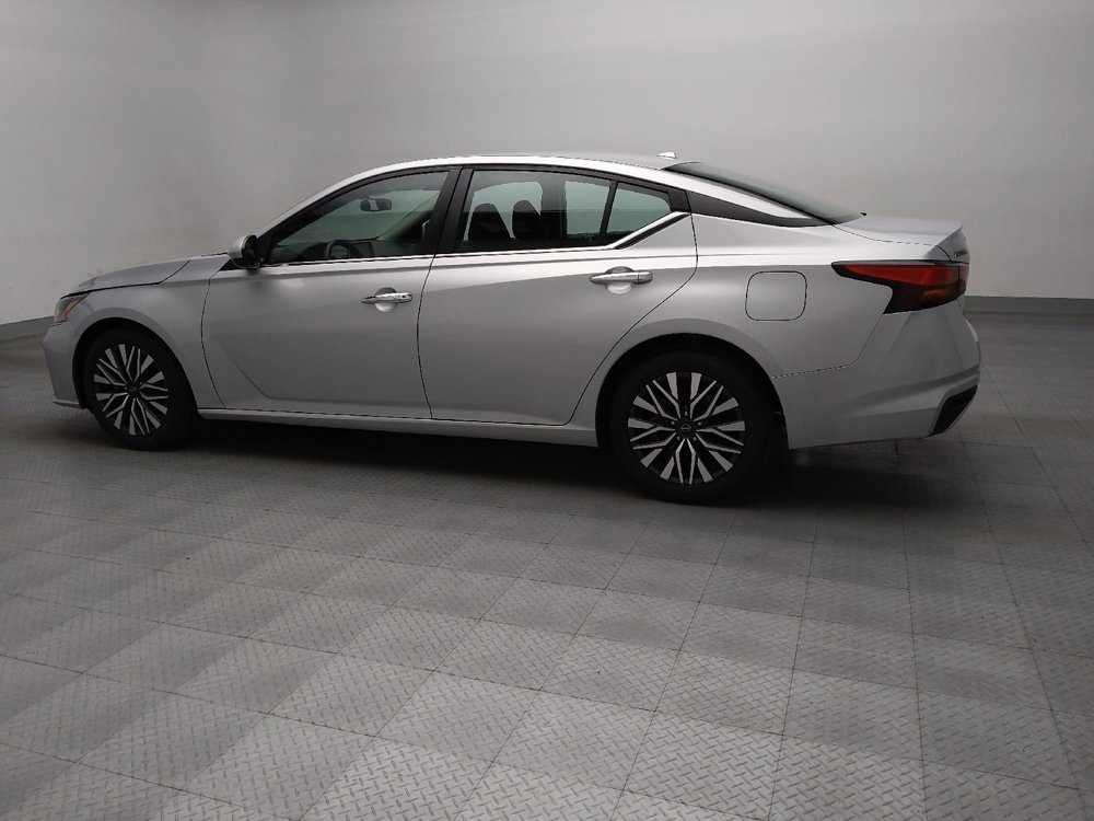 Used 2023 Nissan Altima 2.5 SV image 3