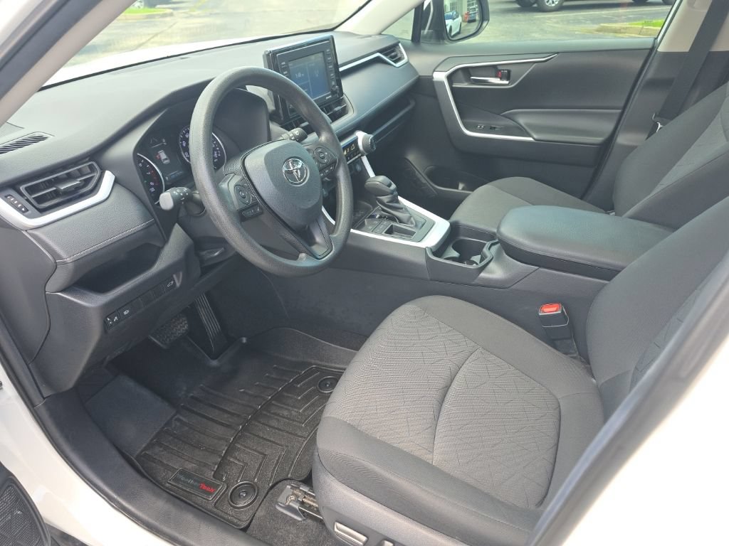 Used 2021 Toyota RAV4 XLE w/ Convenience Package FWD image 9