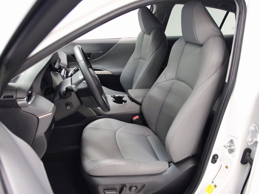Used 2023 Toyota Venza XLE image 19
