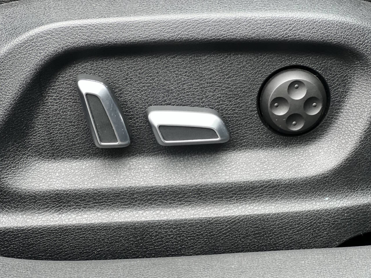 Used 2016 Audi Q3 2.0T Premium Plus w/ Sport Package image 18