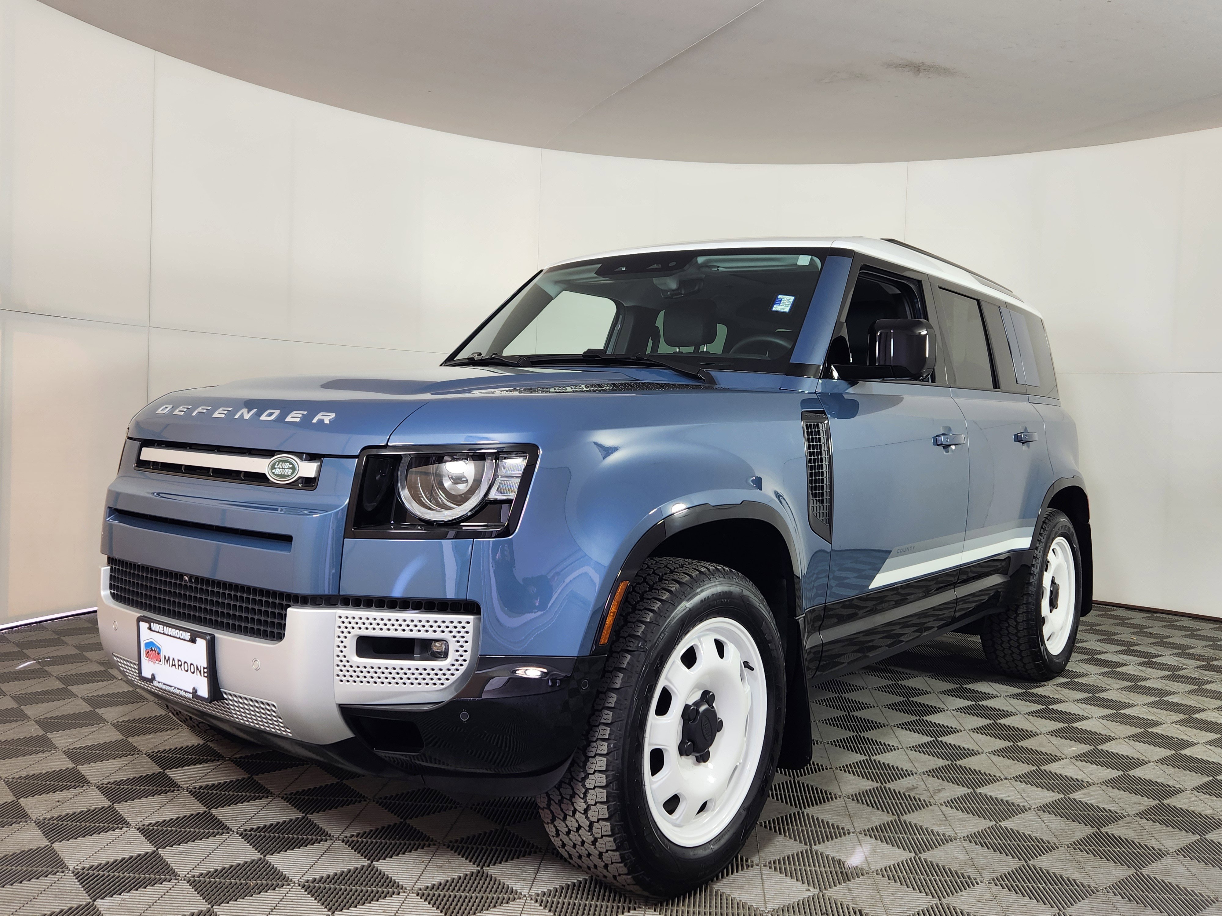 Used 2025 Land Rover Defender 110 S image 3