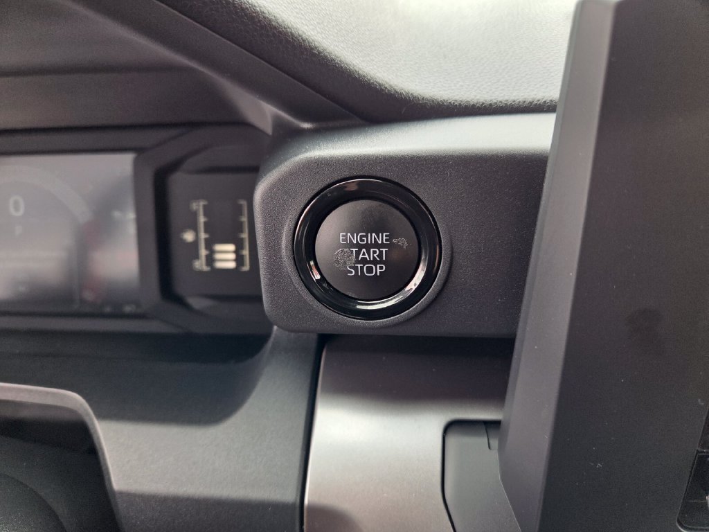 Used 2025 Toyota Tacoma SR5 AWD/4WD image 28