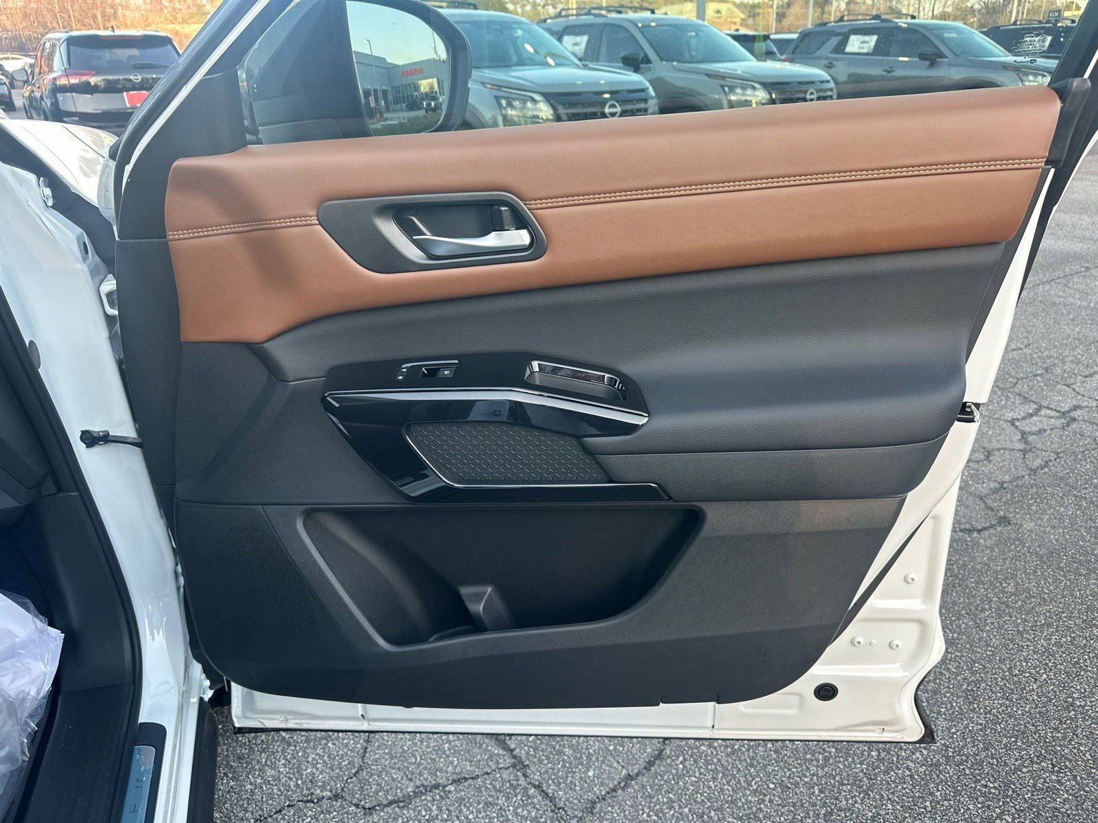 New 2026 Nissan Pathfinder Platinum image 14