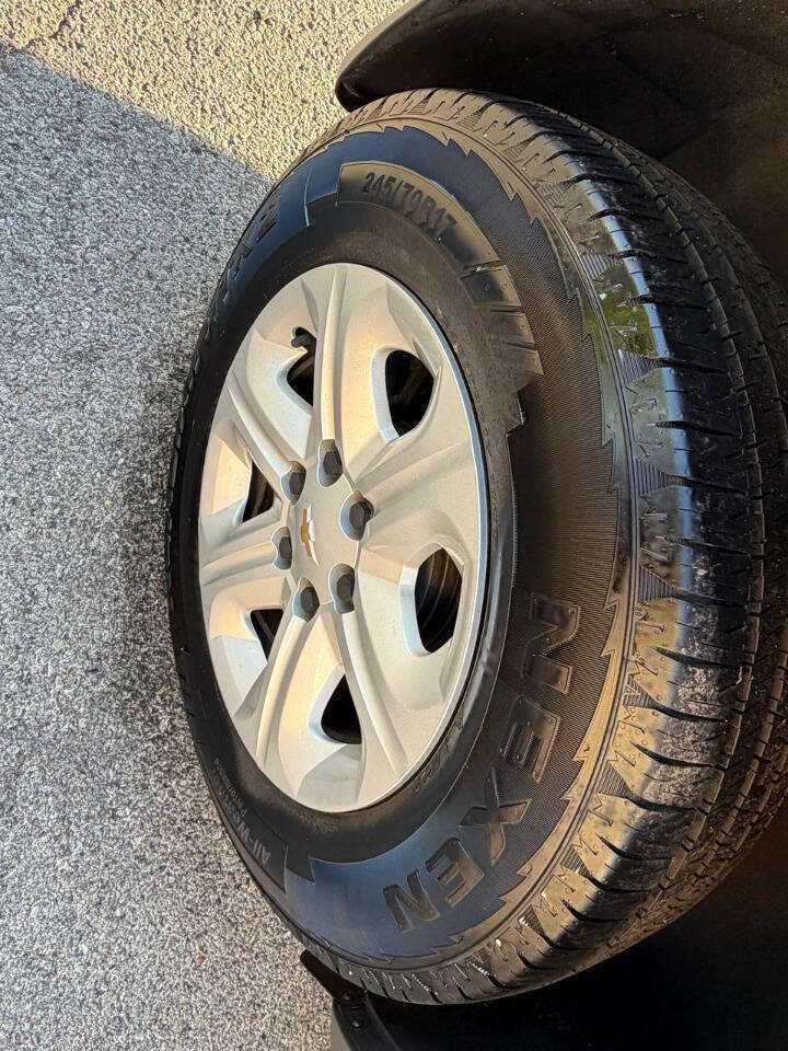 Used 2011 Chevrolet Traverse LS FWD image 28