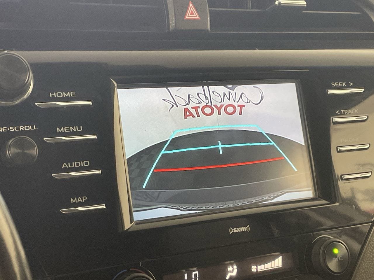 Used 2020 Toyota Camry SE FWD image 18