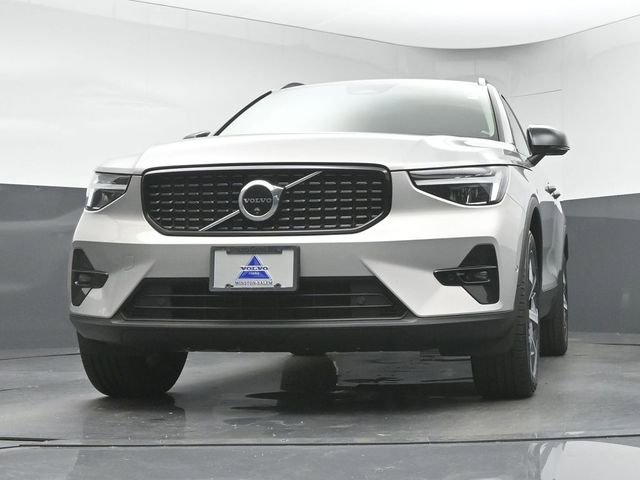 Used 2024 Volvo XC40 B5 Plus w/ Protection Package Premier image 37