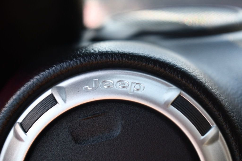 Used 2018 Jeep Wrangler Unlimited Sahara w/ Connectivity Group image 40