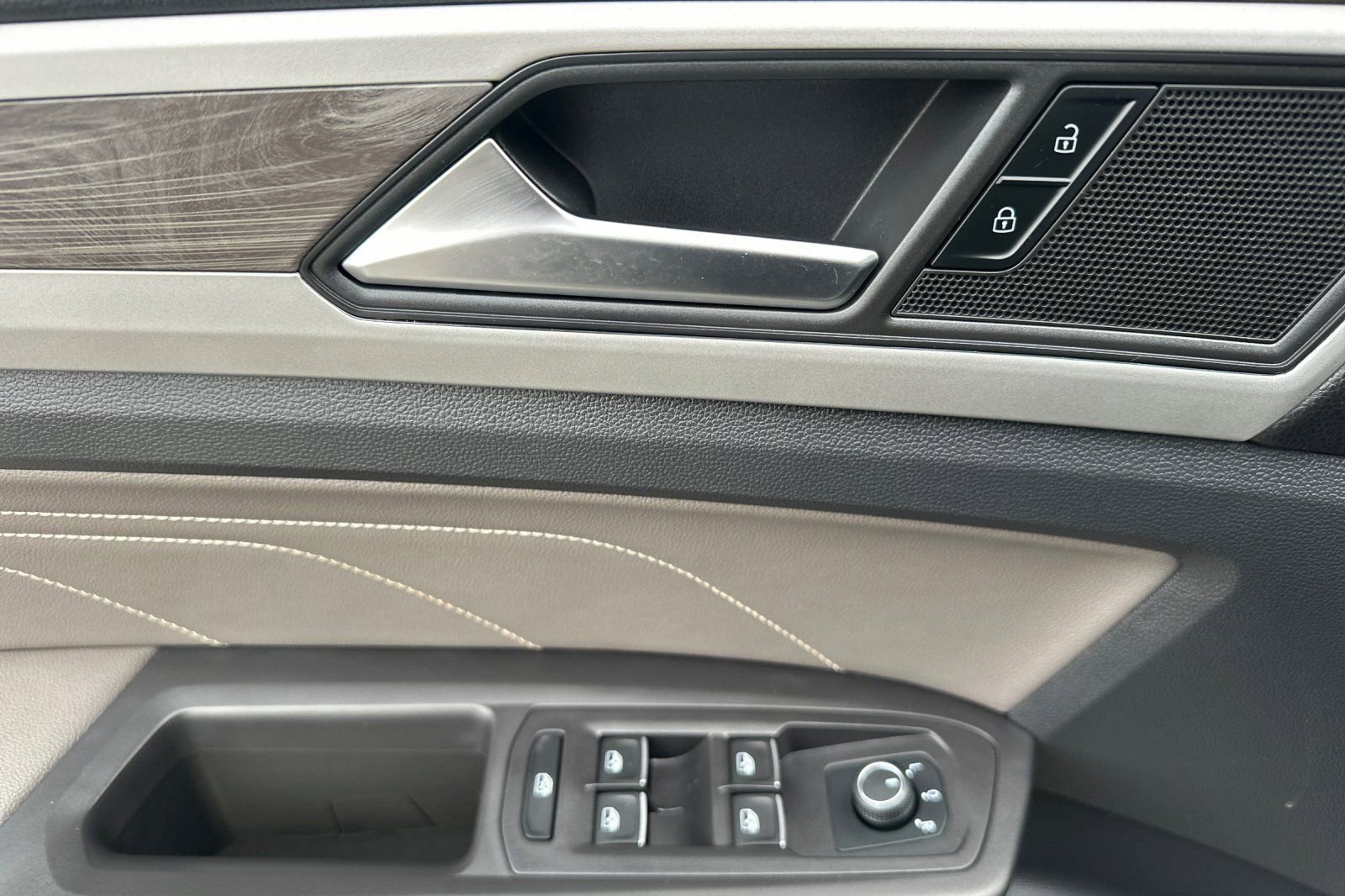 Certified 2022 Volkswagen Atlas Cross Sport SE image 12