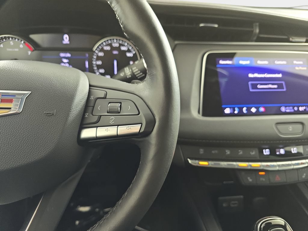 Used 2022 Cadillac XT4 Luxury w/ Cold Weather Package AWD/4WD image 21
