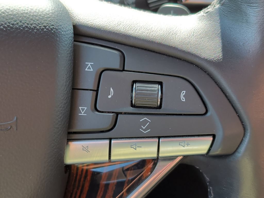 Used 2023 Cadillac Escalade Premium Luxury AWD/4WD image 13