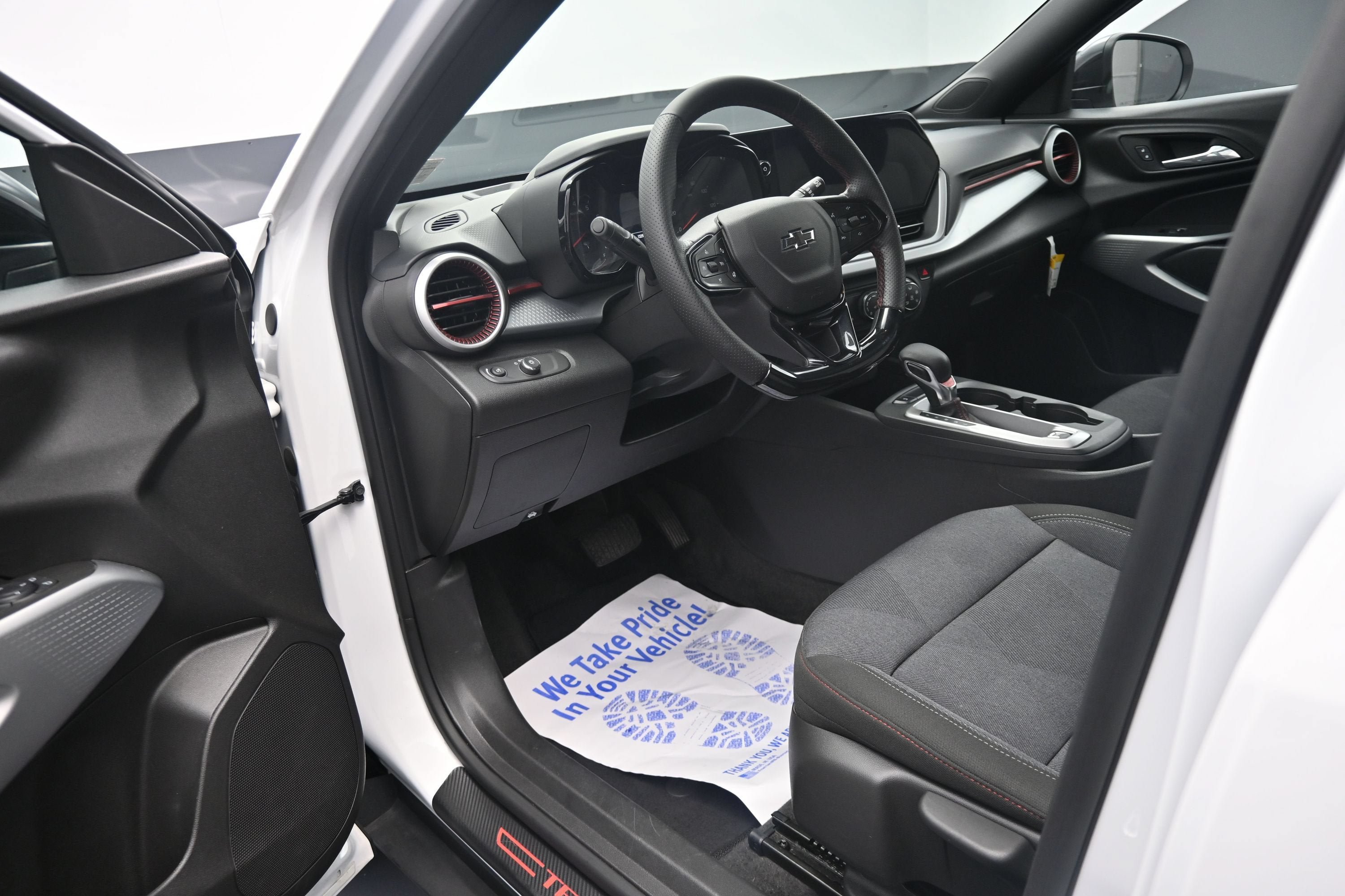 Certified 2024 Chevrolet Trax RS w/ Driver Confidence Package FWD image 9