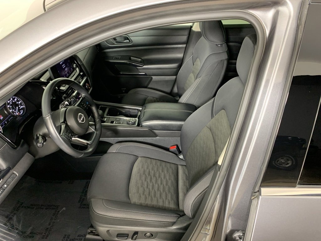 Used 2023 Nissan Pathfinder SV image 31