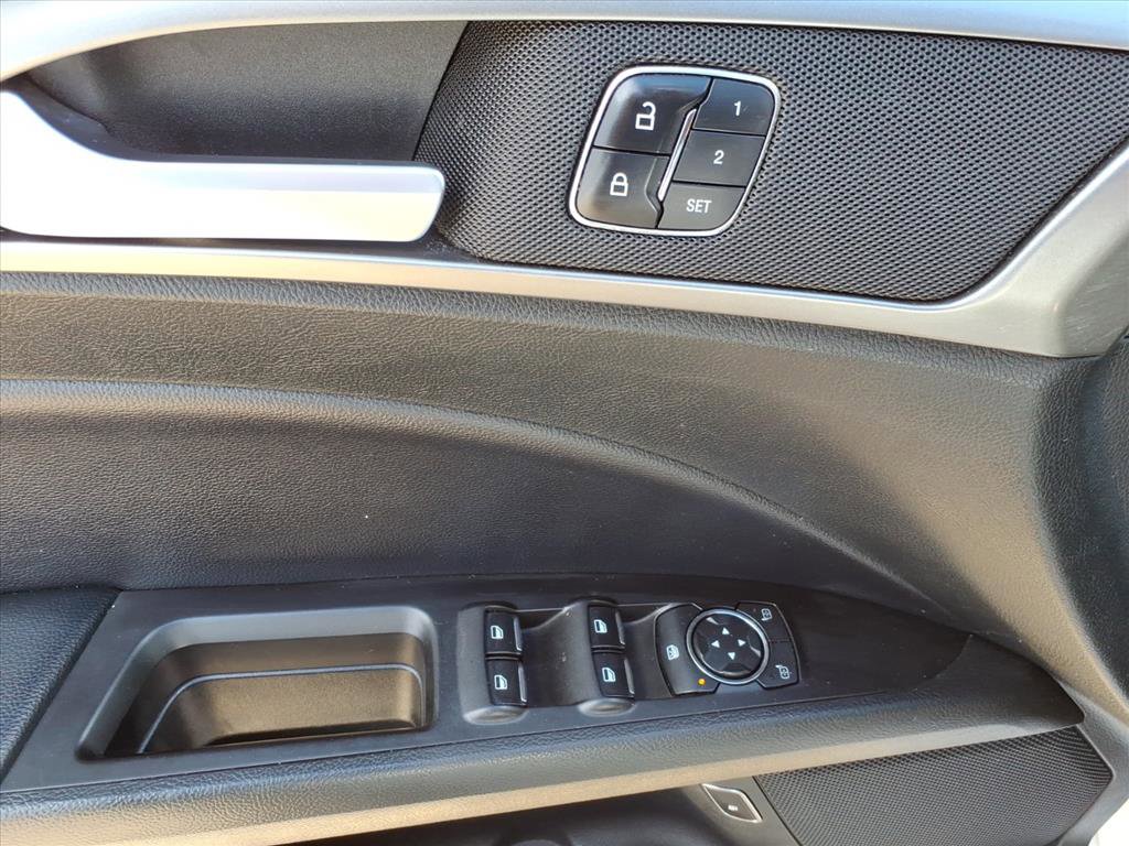 Used 2017 Ford Fusion SE w/ Equipment Group 602A image 21