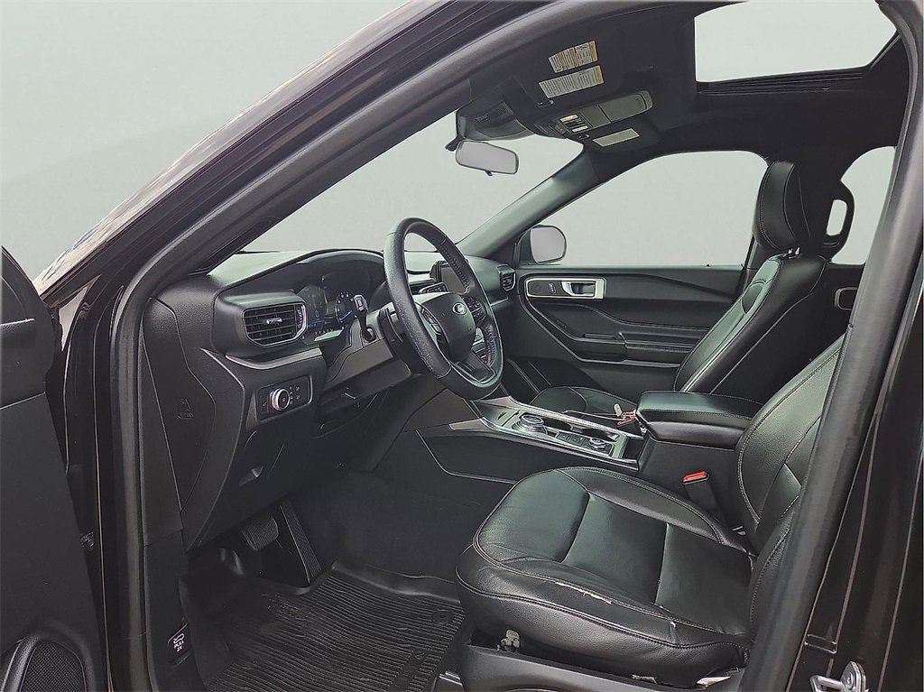 Used 2020 Ford Explorer XLT w/ Equipment Group 202A image 12