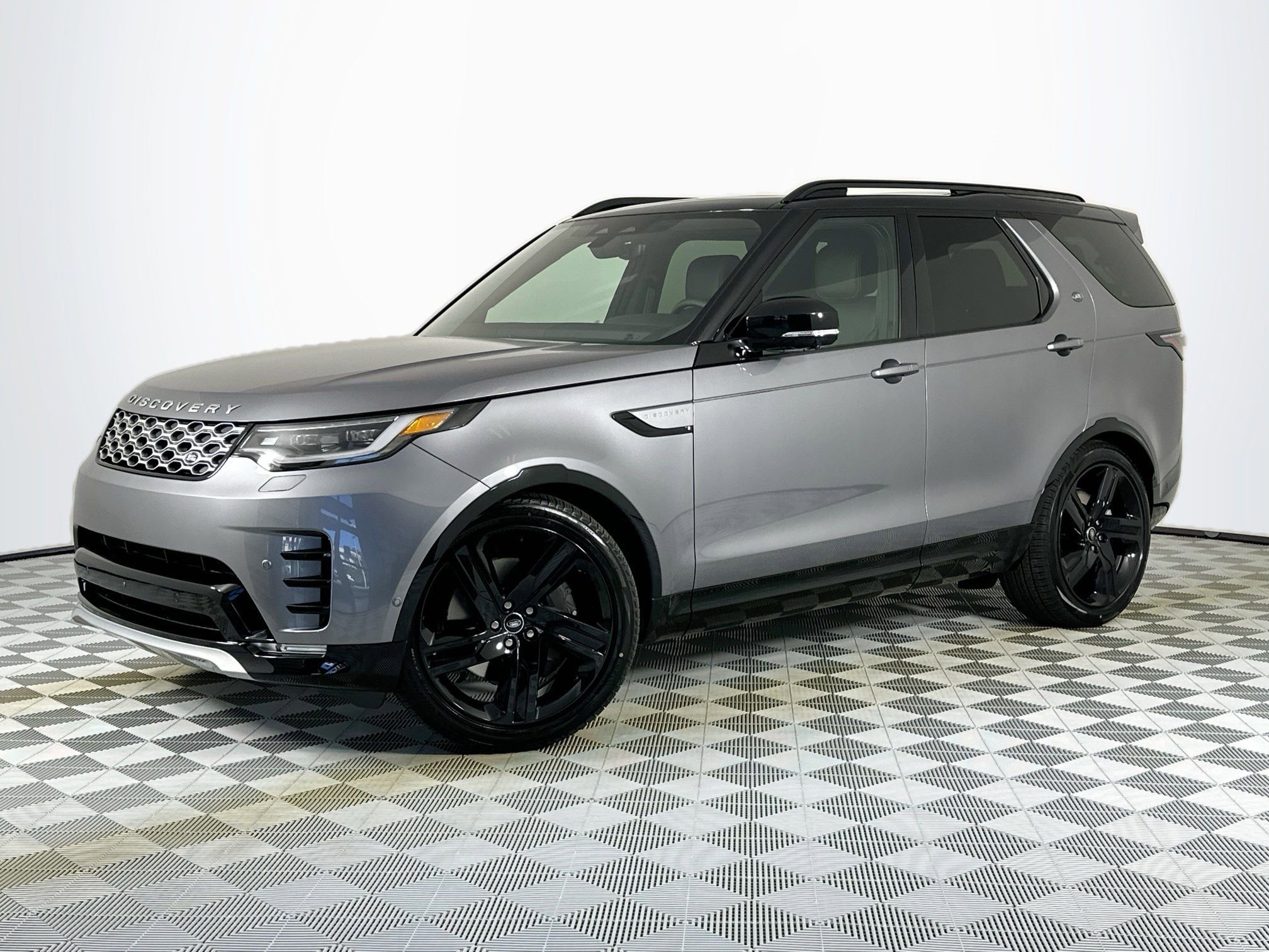 Used 2026 Land Rover Discovery Limited Edition image 1
