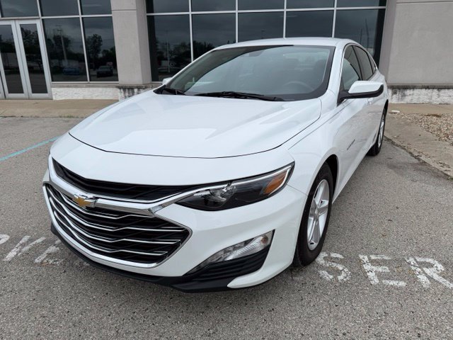 Used 2024 Chevrolet Malibu LT FWD image 2