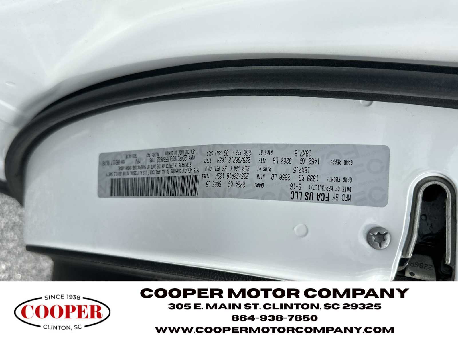 Used 2017 Chrysler Pacifica Limited w/ UConnect Theater Package FWD image 30