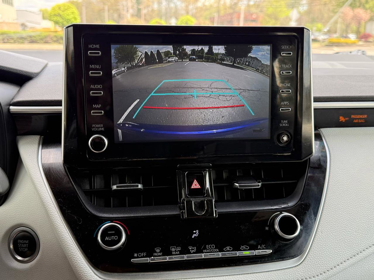 Used 2020 Toyota Corolla SE w/ SE Premium Package FWD image 18