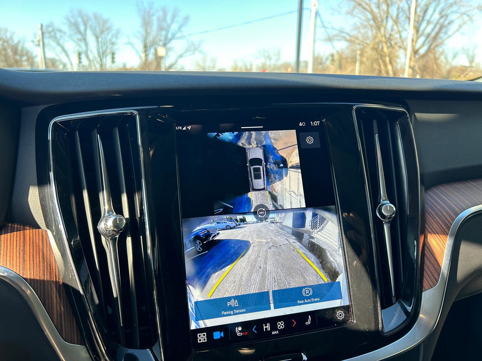 Used 2025 Volvo V60 B5 Cross Country Plus image 17