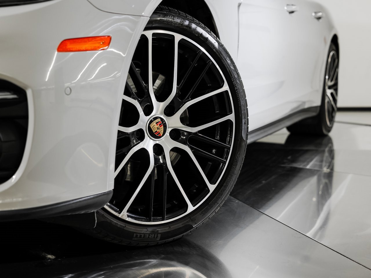 Certified 2023 Porsche Panamera Platinum Edition image 12