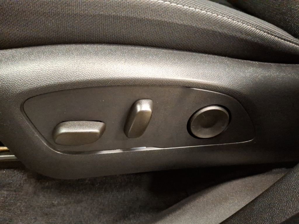 Used 2025 Chevrolet Traverse LT image 17