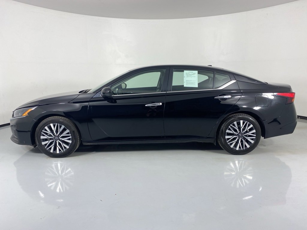 Used 2024 Nissan Altima 2.5 SV image 4