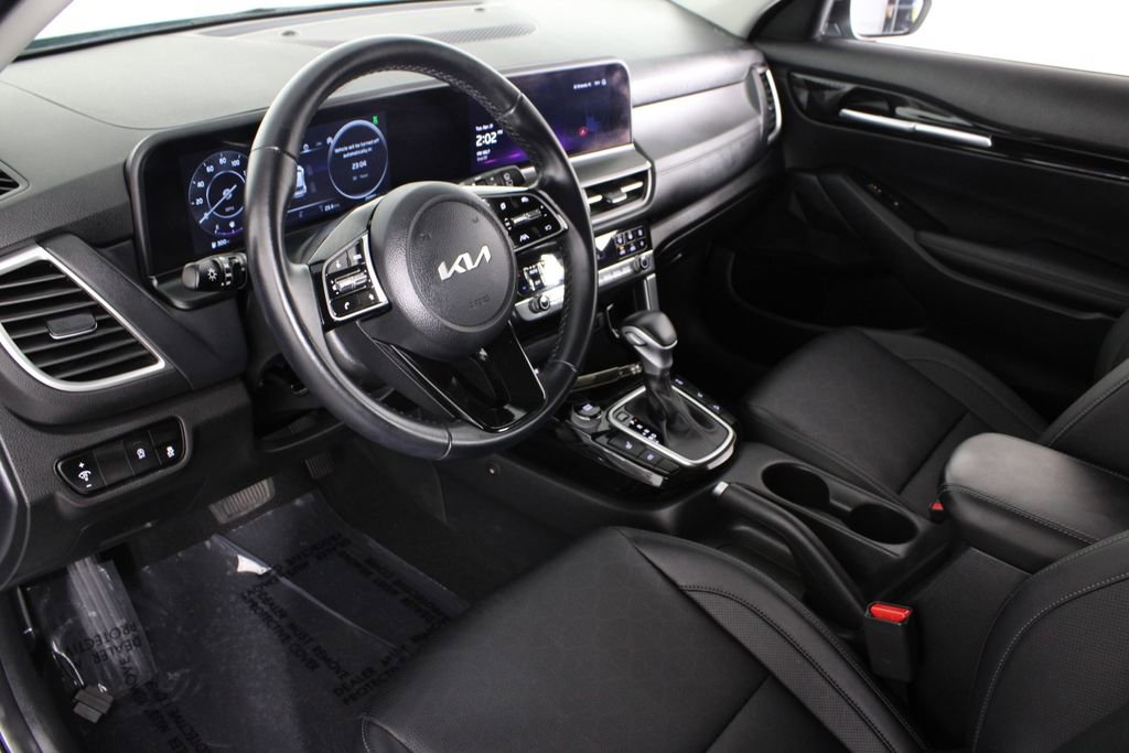 Used 2024 Kia Seltos EX image 17