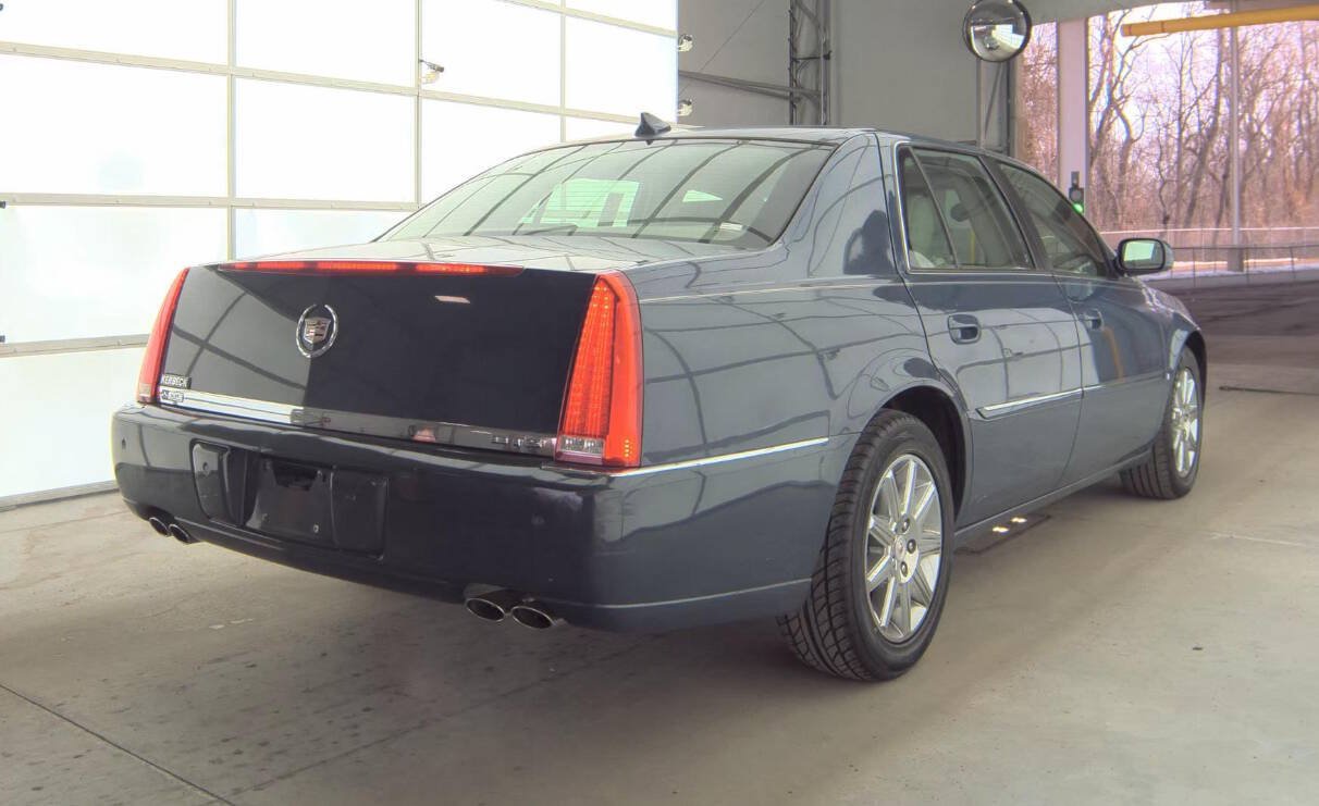 Used 2009 Cadillac DTS FWD image 19