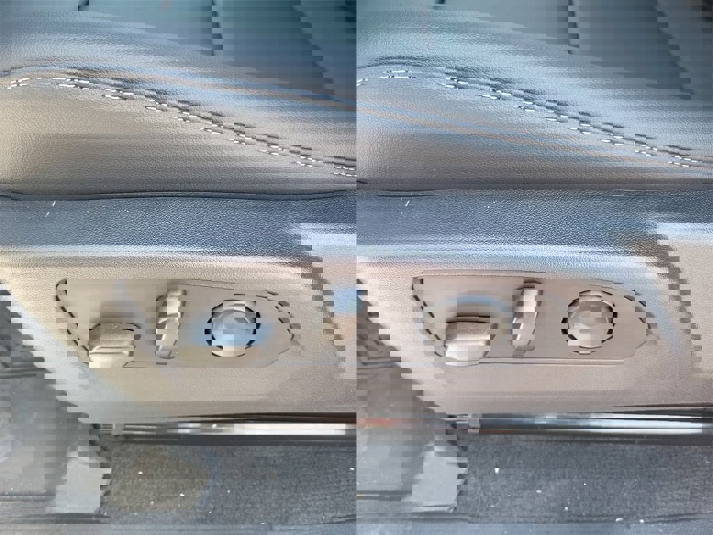 New 2025 GMC Canyon Elevation w/ Convenience Package image 12