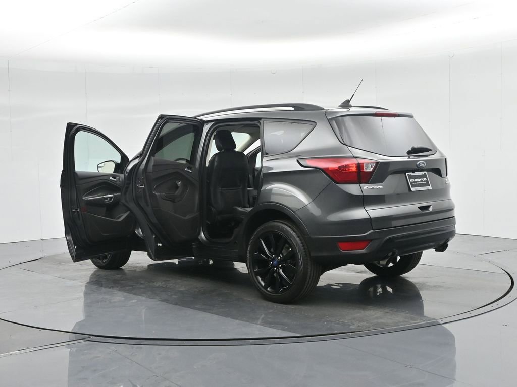 Used 2019 Ford Escape SE image 37