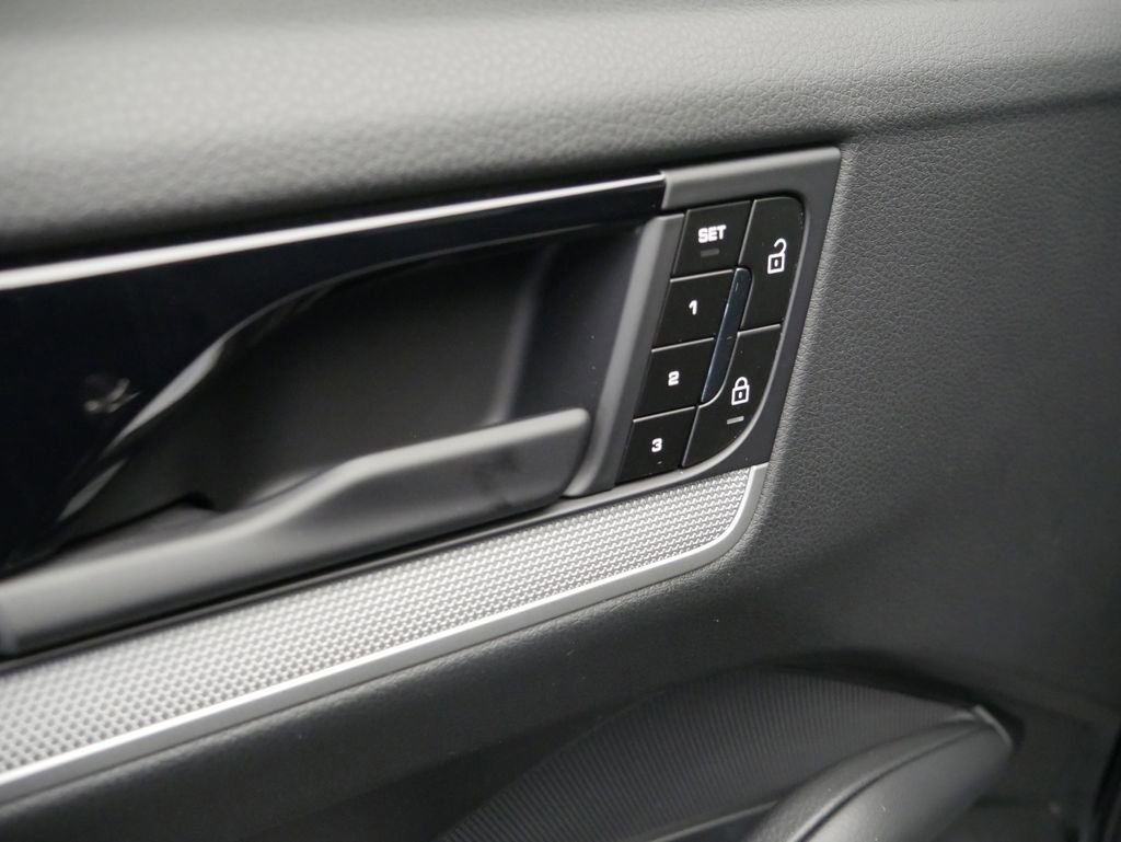 Certified 2024 Porsche Cayenne image 18