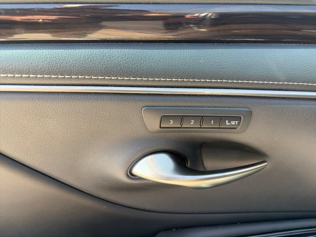 Used 2019 Lexus ES 300h w/ Premium Package FWD image 31