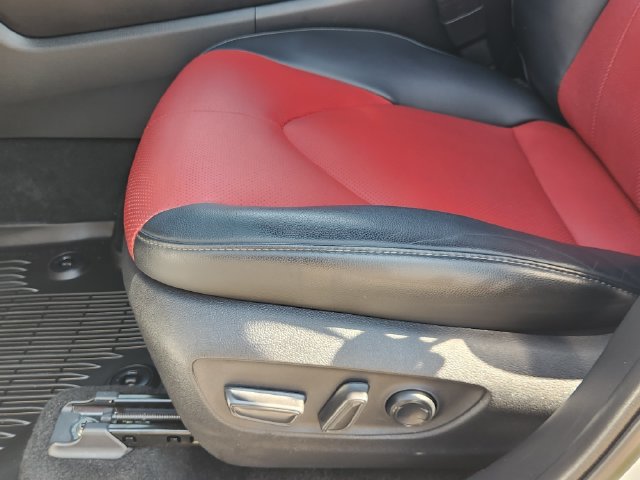 Used 2023 Toyota Highlander XSE FWD image 17
