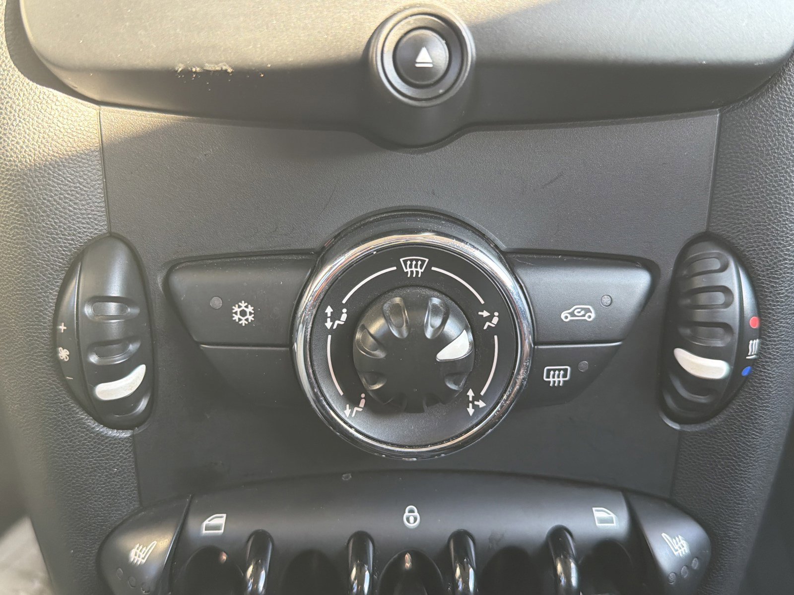 Used 2011 MINI Cooper Hardtop image 23