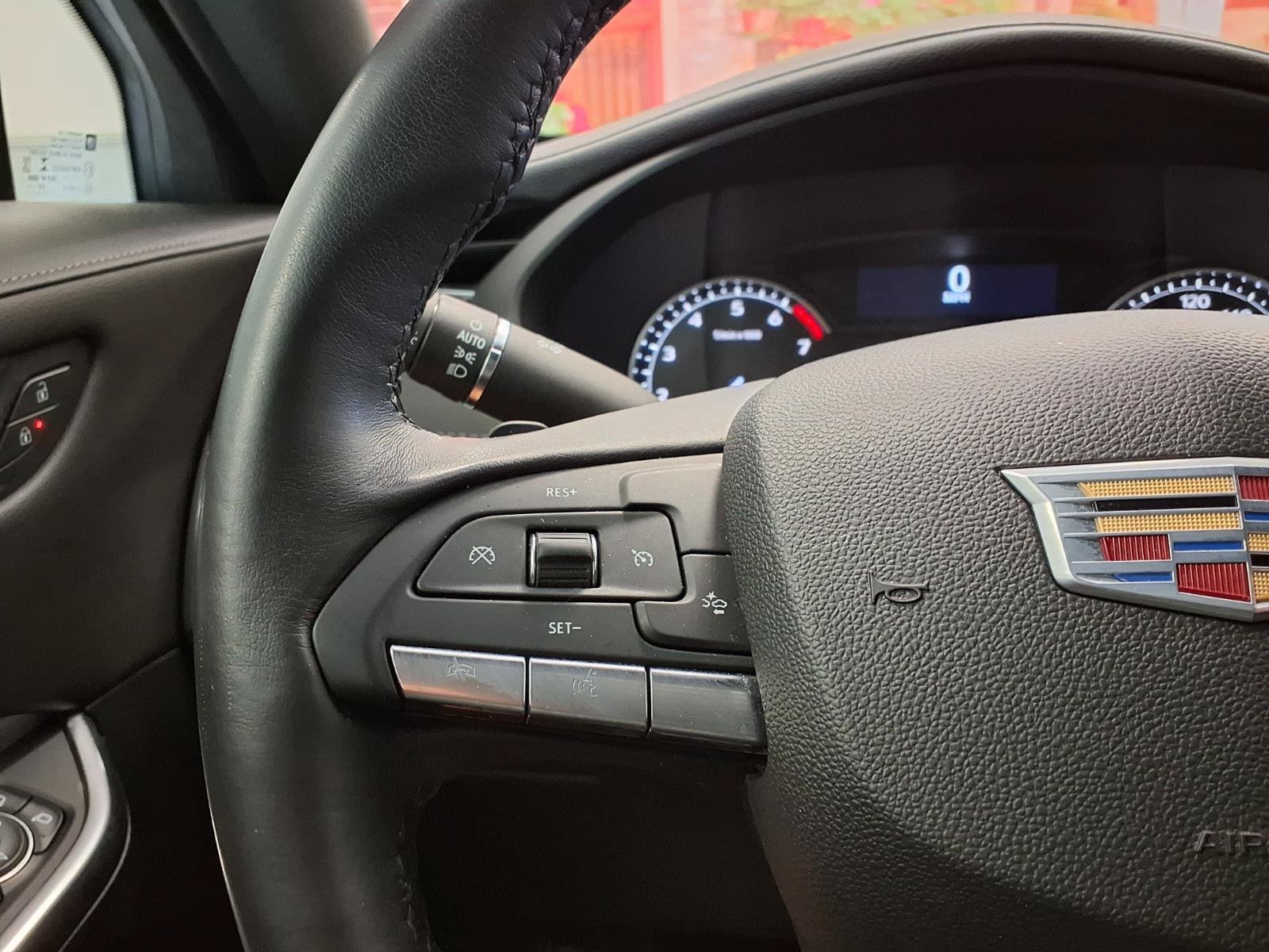 Used 2021 Cadillac XT4 Premium Luxury FWD image 27