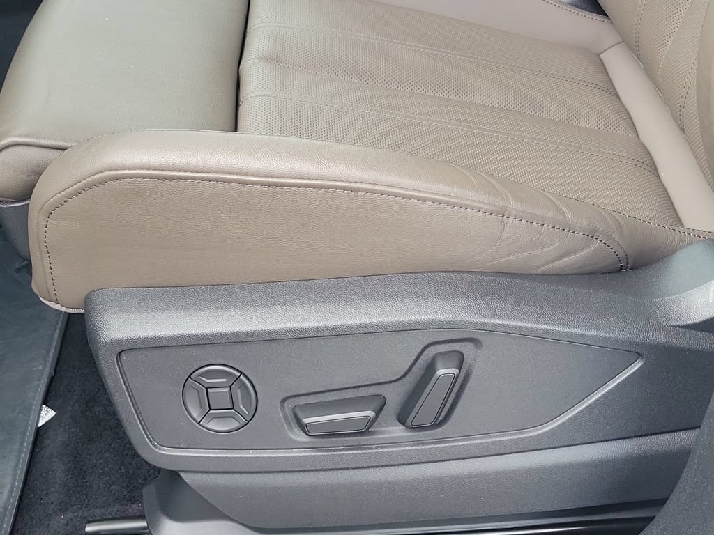 Certified 2025 Audi Q5 Premium Plus w/ Premium Plus AWD/4WD image 26