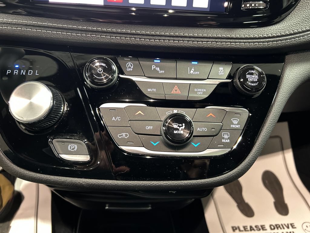 New 2026 Chrysler Pacifica Select w/ S Appearance Package FWD image 17