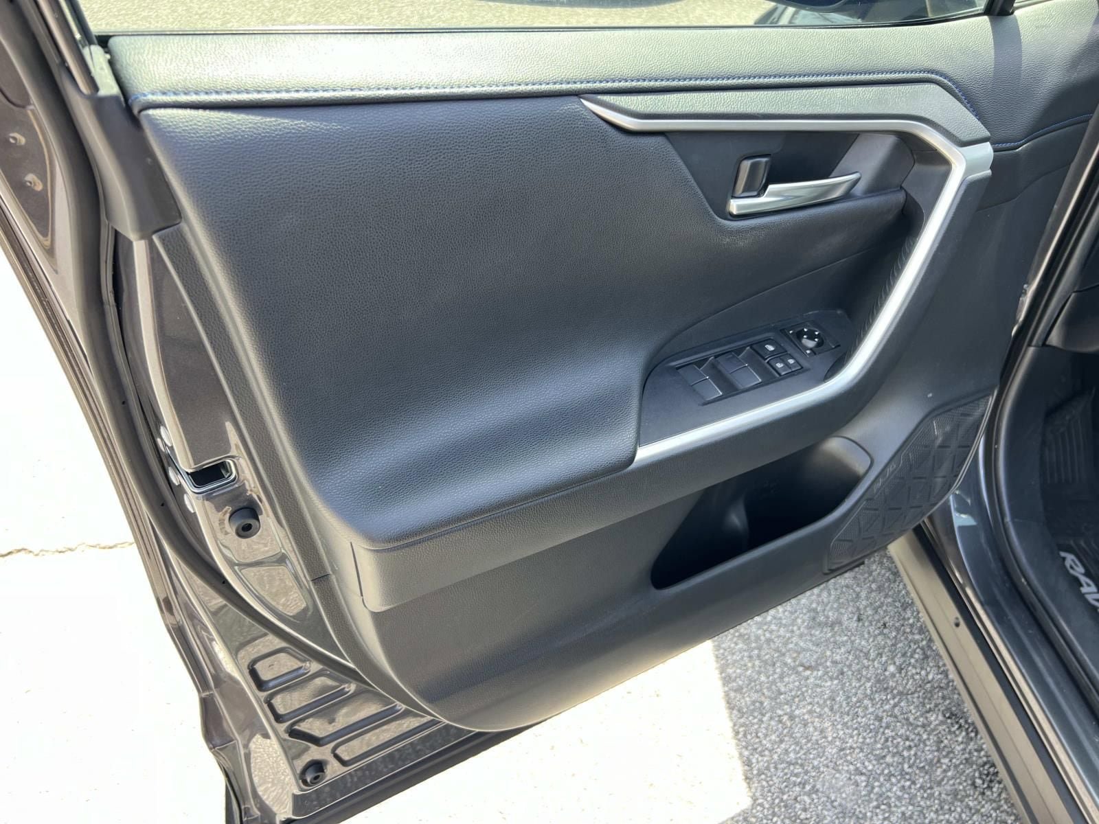 Used 2019 Toyota RAV4 XSE w/ XSE Weather Package image 10