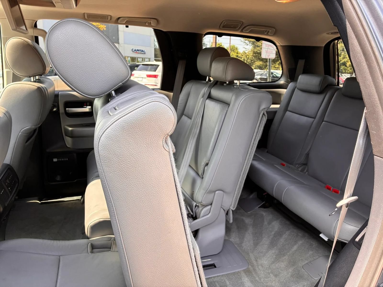 Used 2010 Toyota Sequoia Limited AWD/4WD image 31