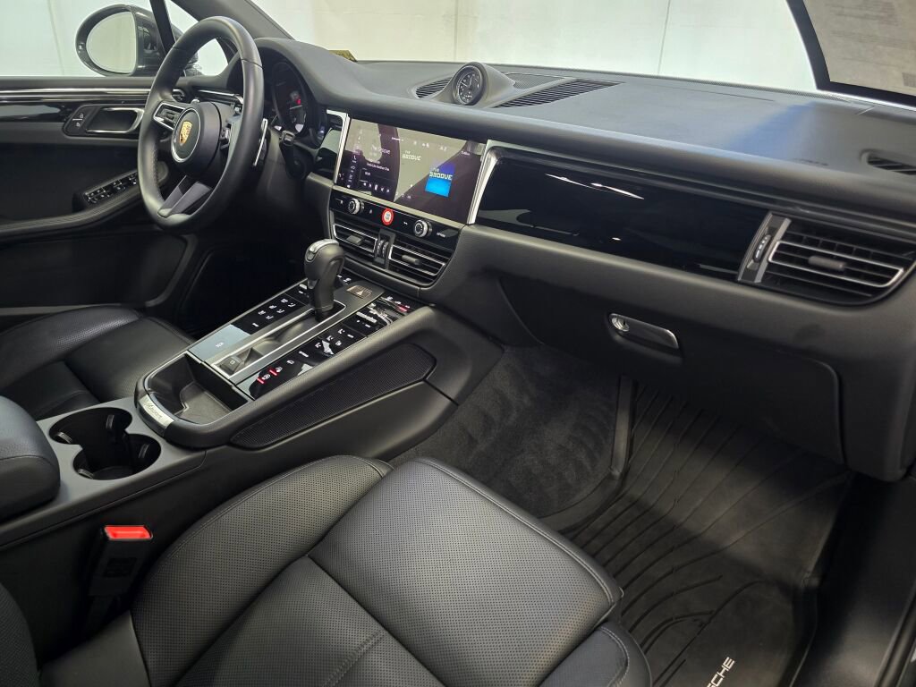 Certified 2024 Porsche Macan image 29