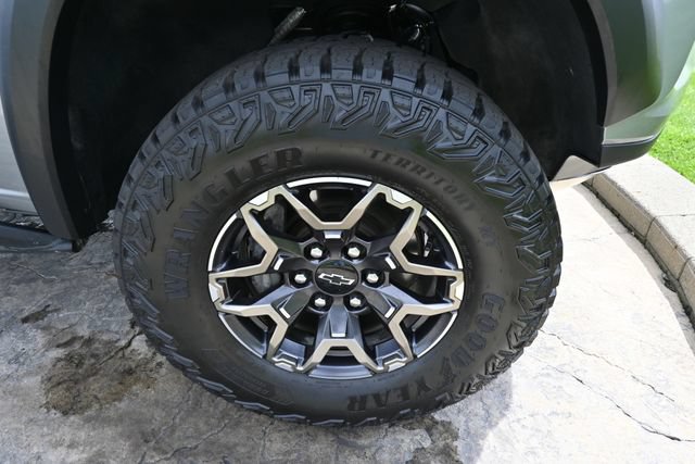 Used 2025 Chevrolet Colorado ZR2 w/ Technology Package AWD/4WD image 11