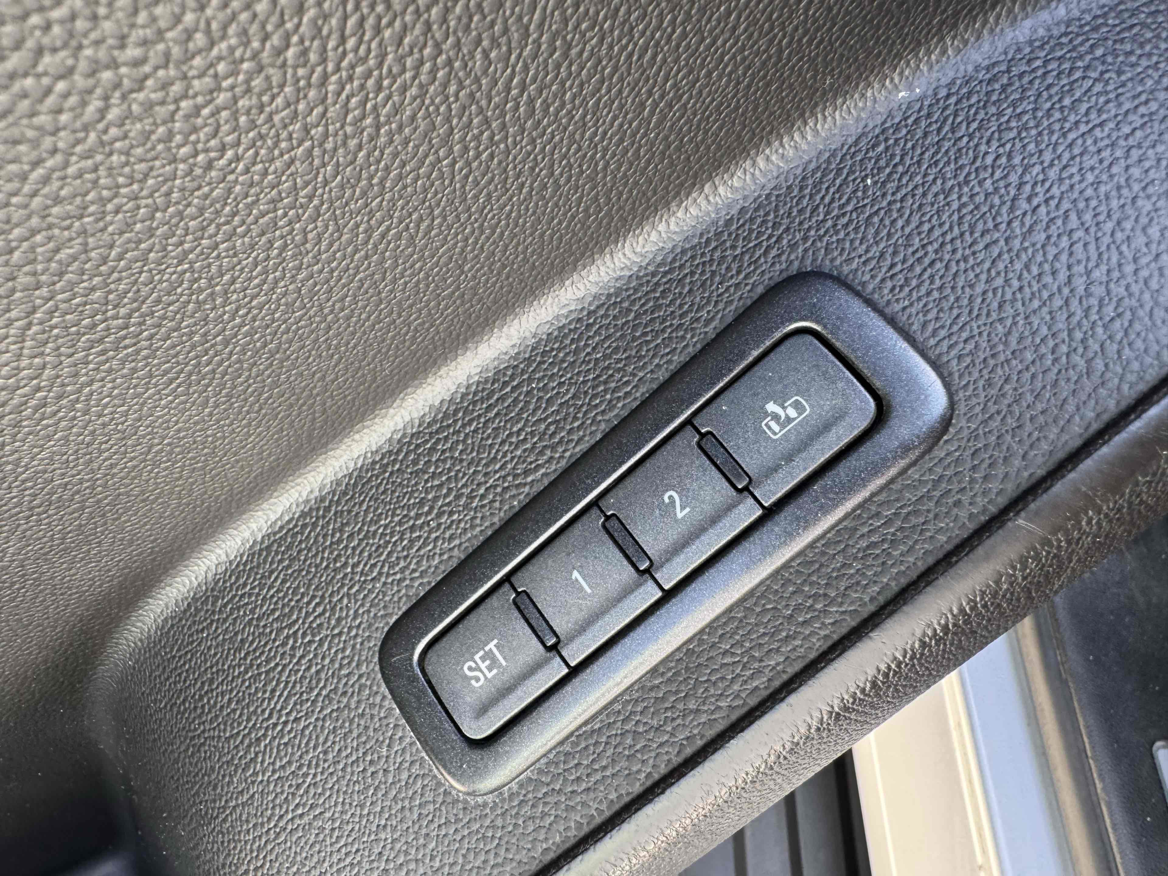 Used 2018 Chevrolet Suburban Premier image 36