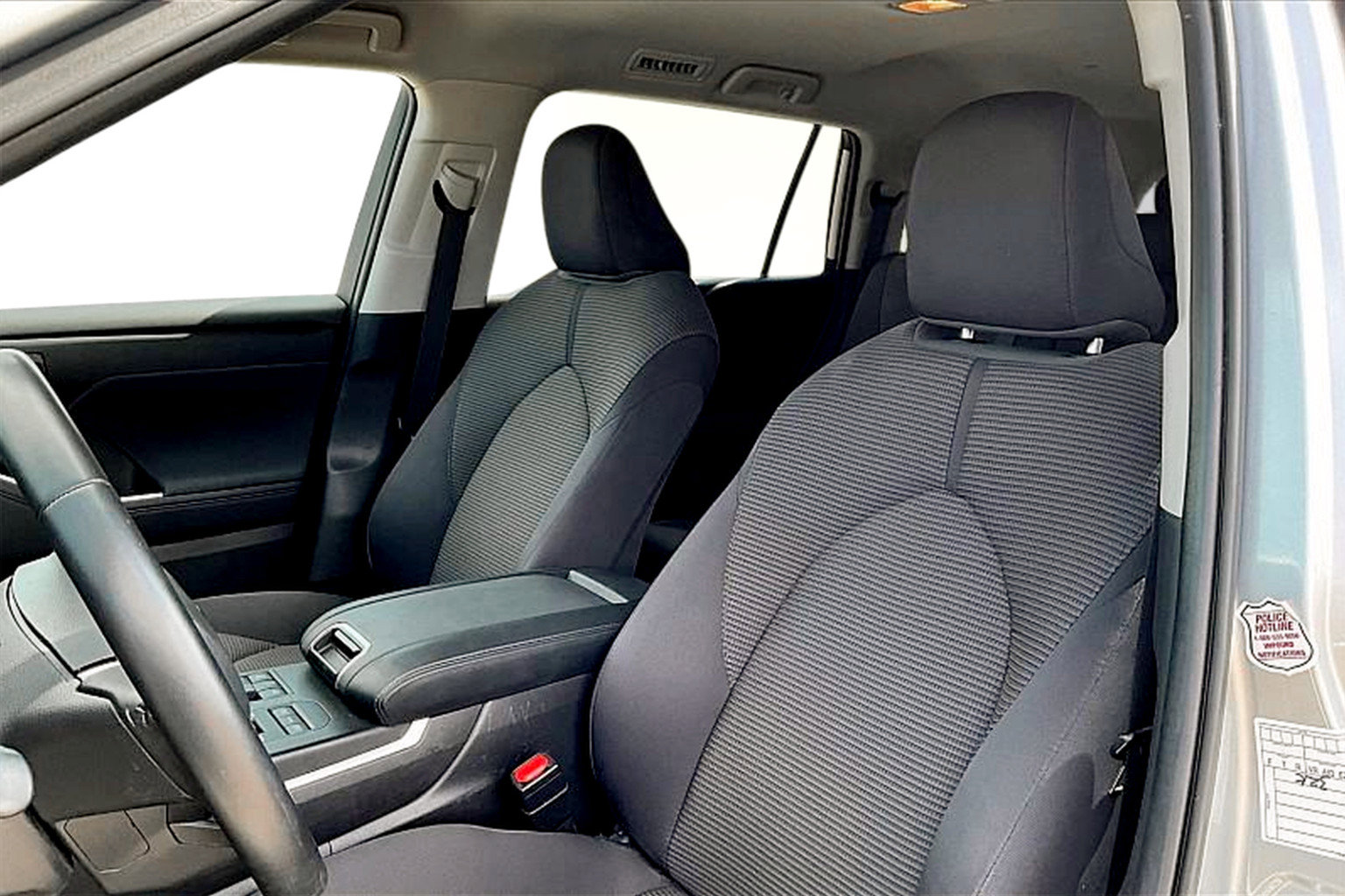 Used 2024 Toyota Highlander LE image 23