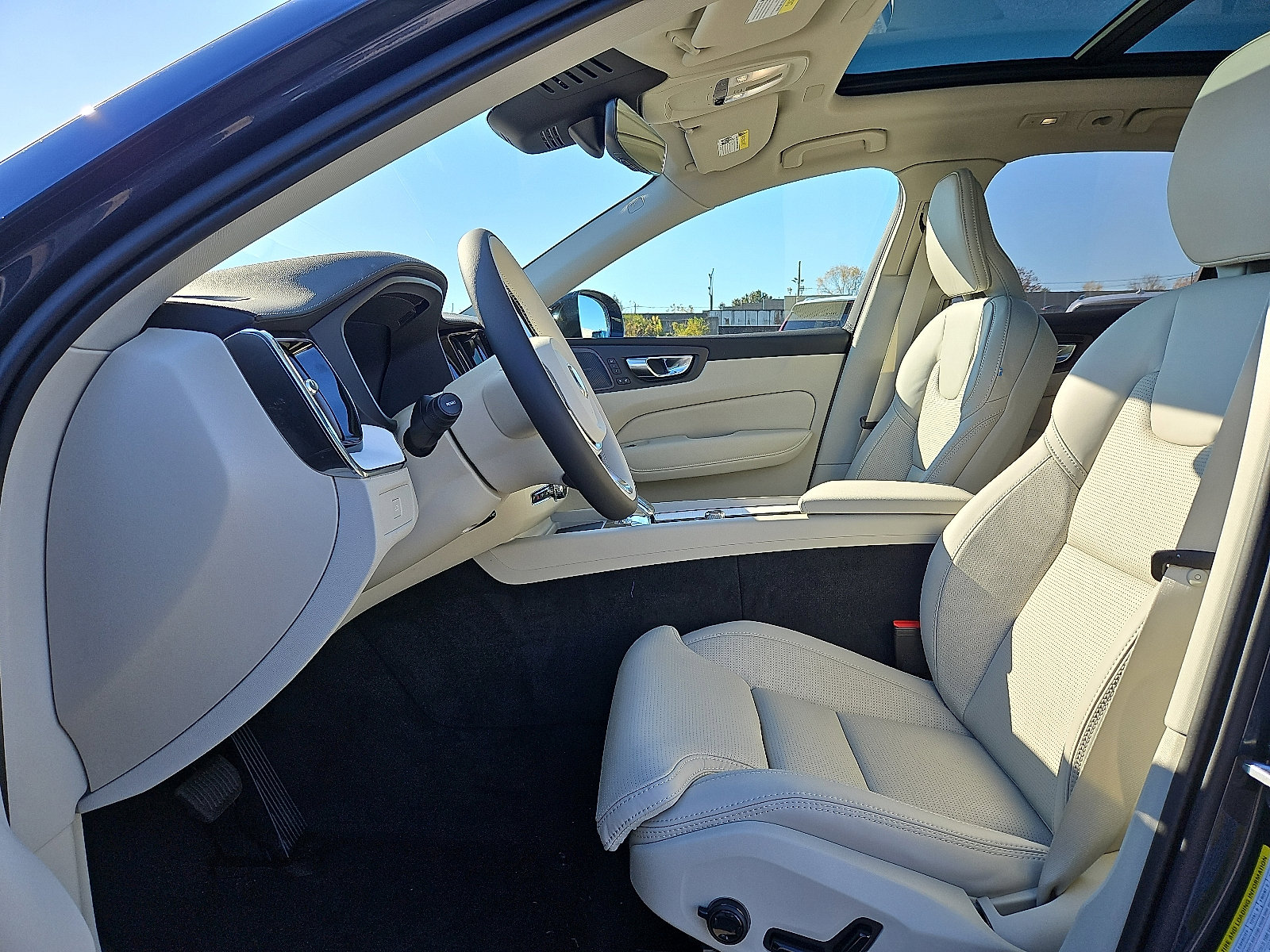 New 2026 Volvo XC60 B5 Ultra w/ Protection Package Premier AWD/4WD image 11