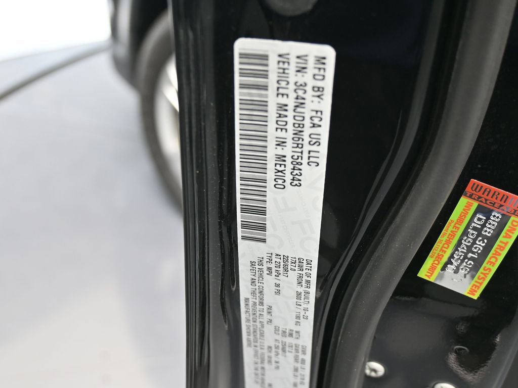 Used 2024 Jeep Compass Latitude image 17