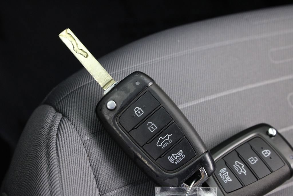 Certified 2024 Hyundai Santa Cruz SE image 28