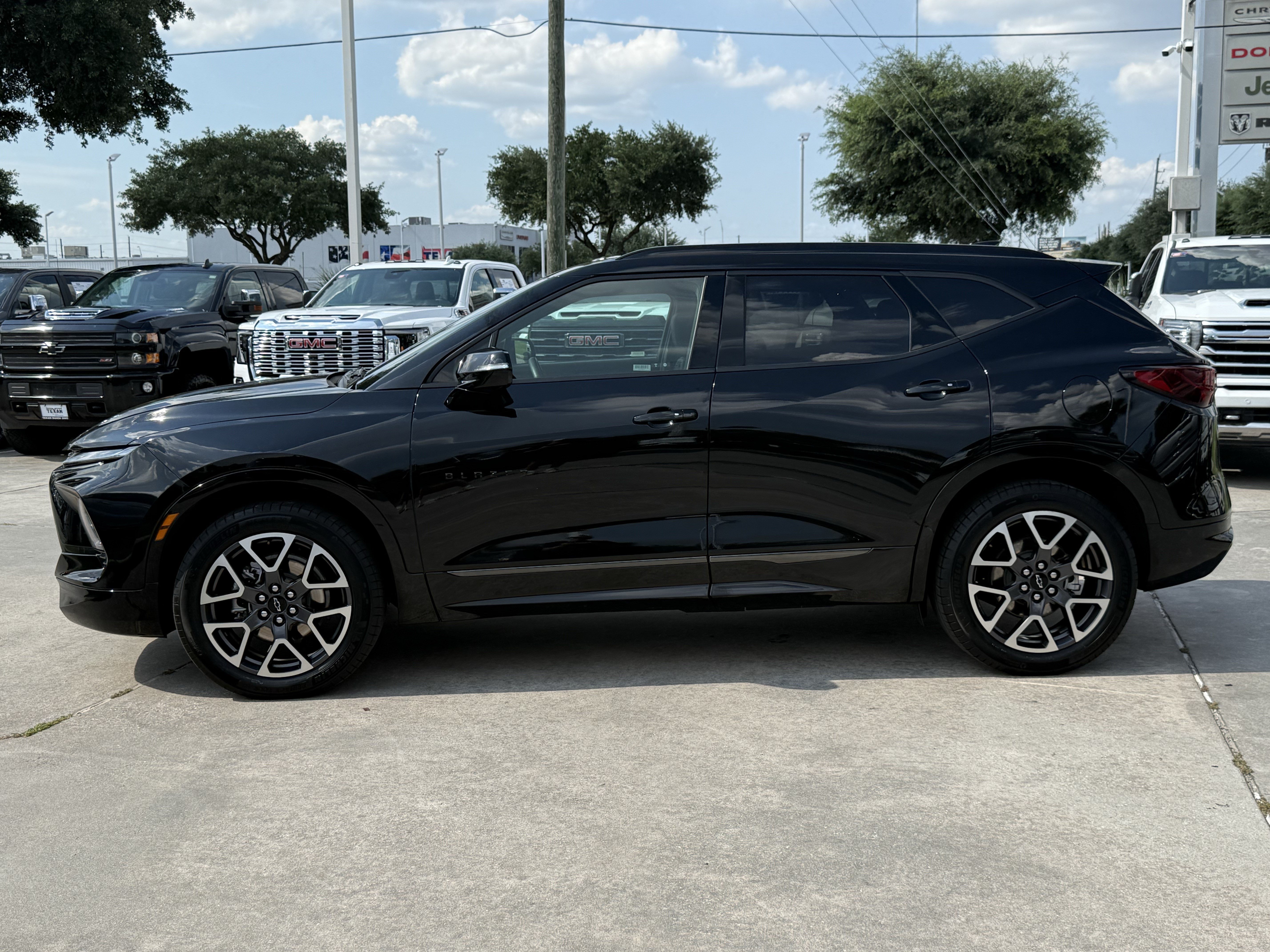 Used 2025 Chevrolet Blazer RS FWD image 9